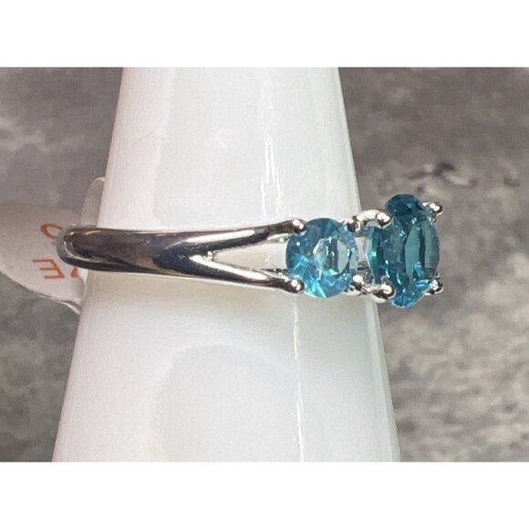 Ring Bomb Party Ring, NWOT, Size 6 Aqua blue stones silver color band - Picture 7 of 8